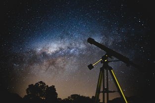 星空下的寓言：揭秘天文学家林宝馨如何通过她的星空物语引领人们探索宇宙之谜