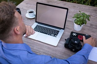 如何更改电脑背景图片？详细教程和操作步骤分享，让您轻松换上喜欢的壁纸！